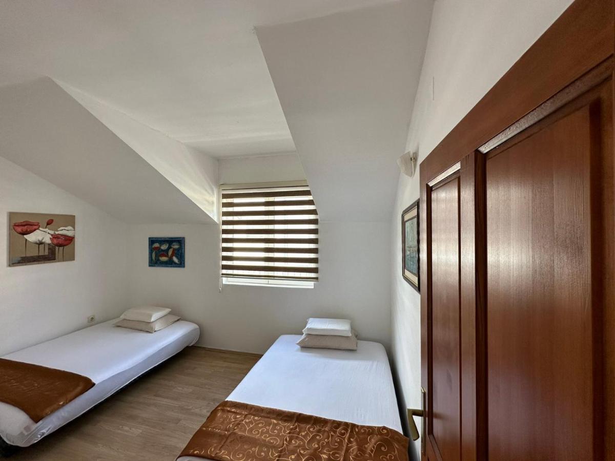 Apartments Sun House Херцег Нови Екстериор снимка
