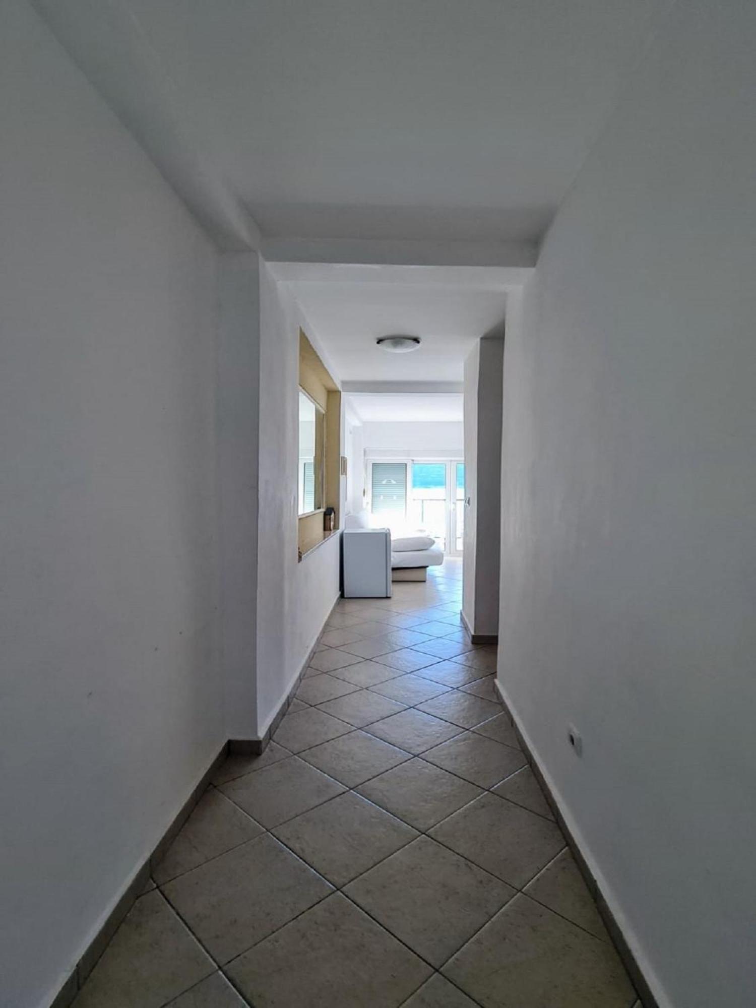 Apartments Sun House Херцег Нови Стая снимка