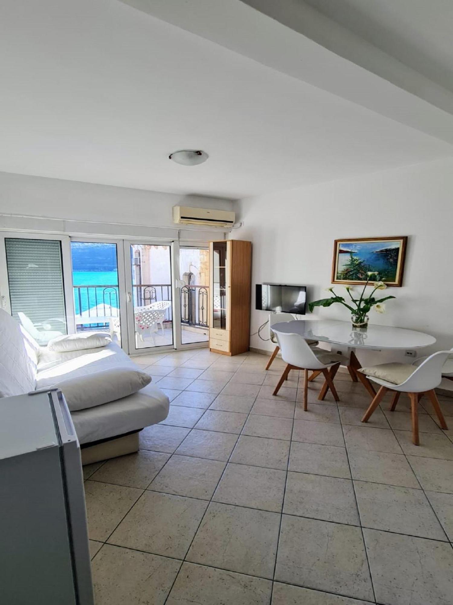Apartments Sun House Херцег Нови Стая снимка