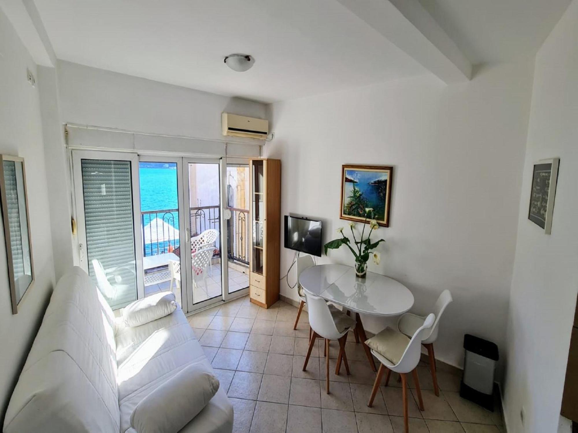 Apartments Sun House Херцег Нови Стая снимка