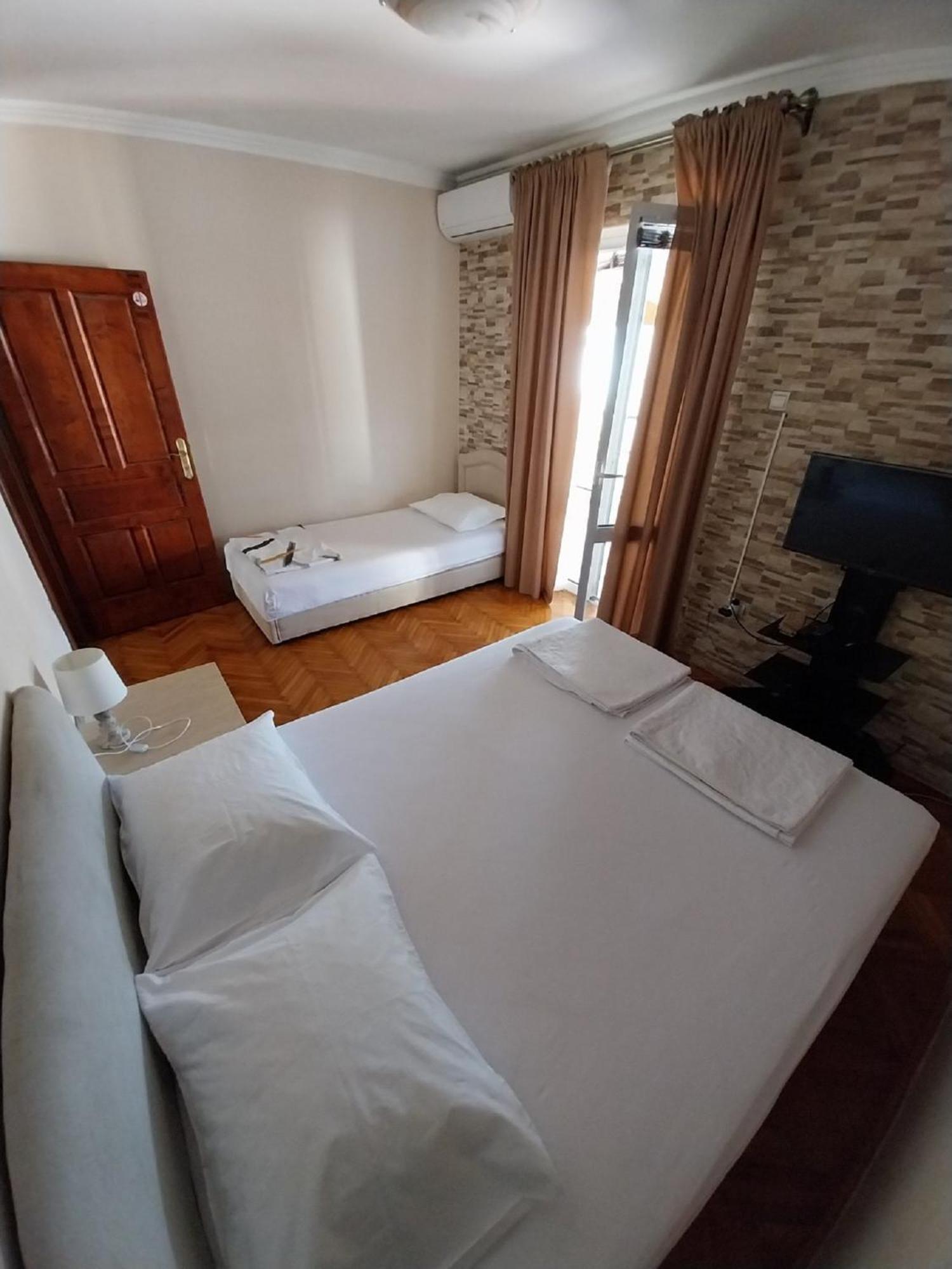 Apartments Sun House Херцег Нови Екстериор снимка