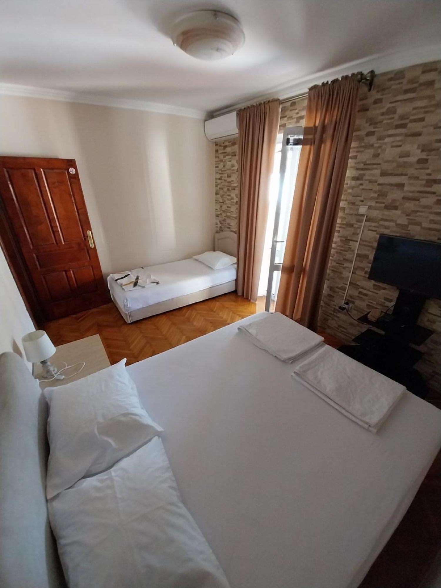 Apartments Sun House Херцег Нови Екстериор снимка