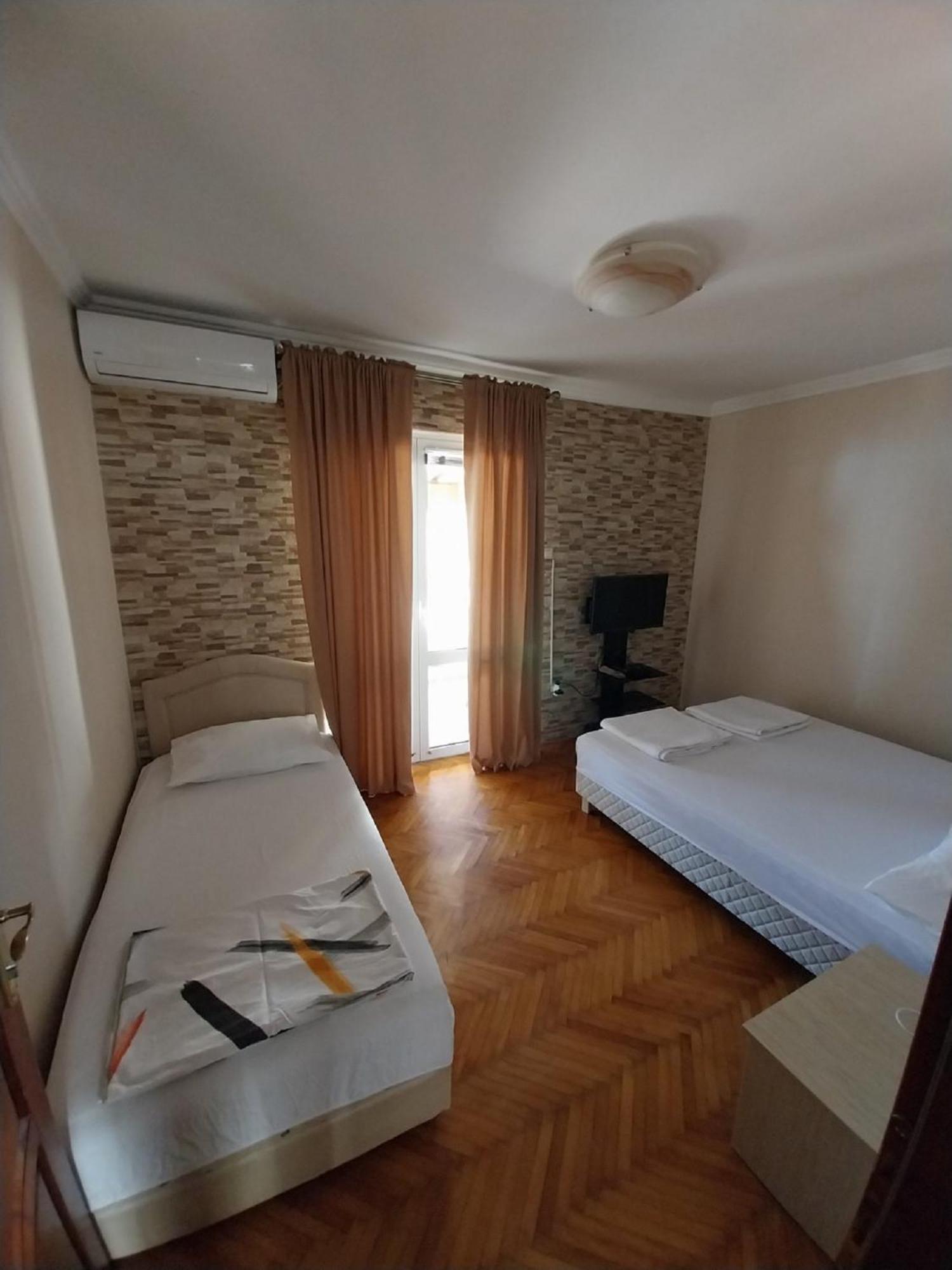 Apartments Sun House Херцег Нови Екстериор снимка