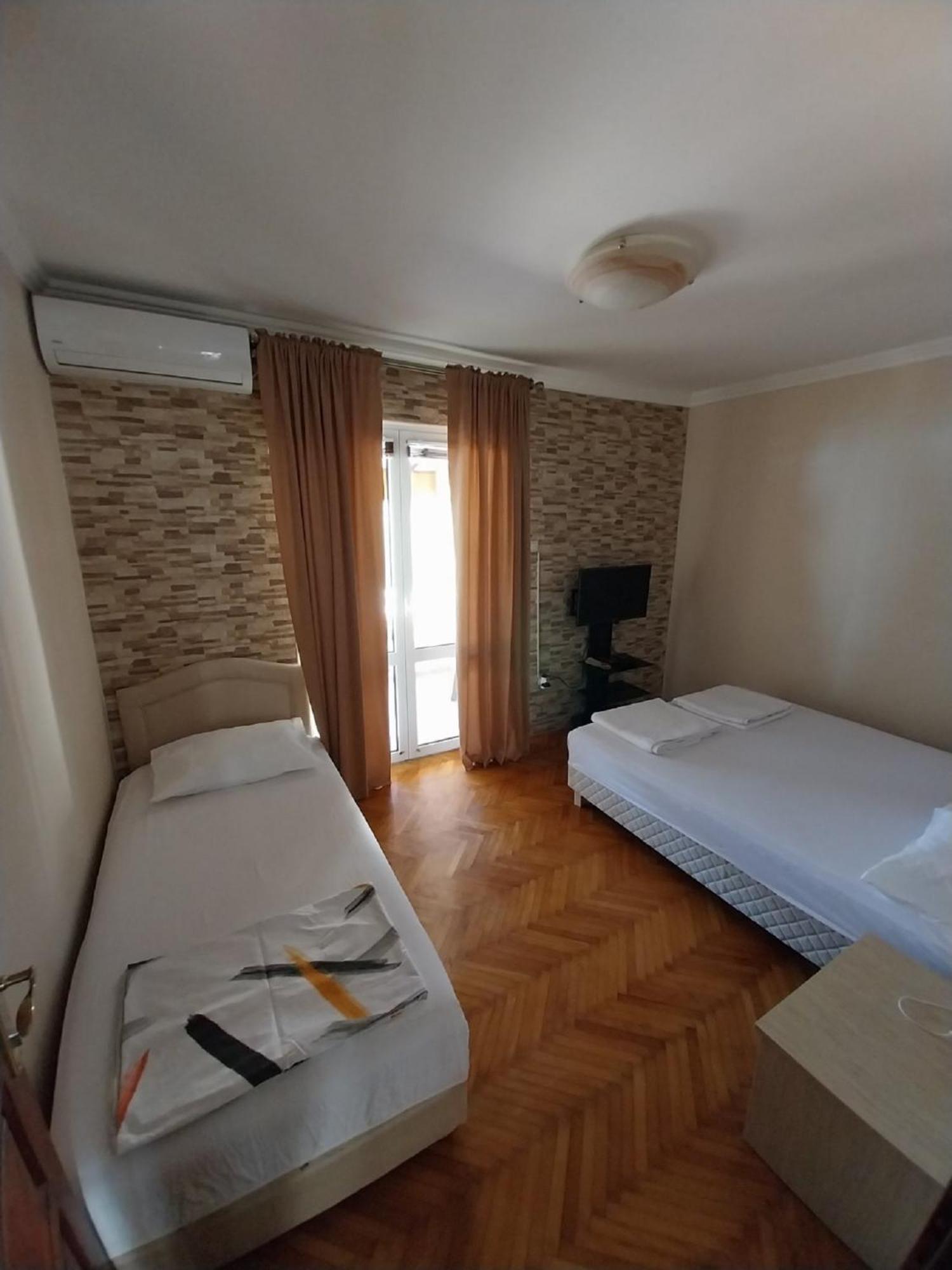 Apartments Sun House Херцег Нови Екстериор снимка
