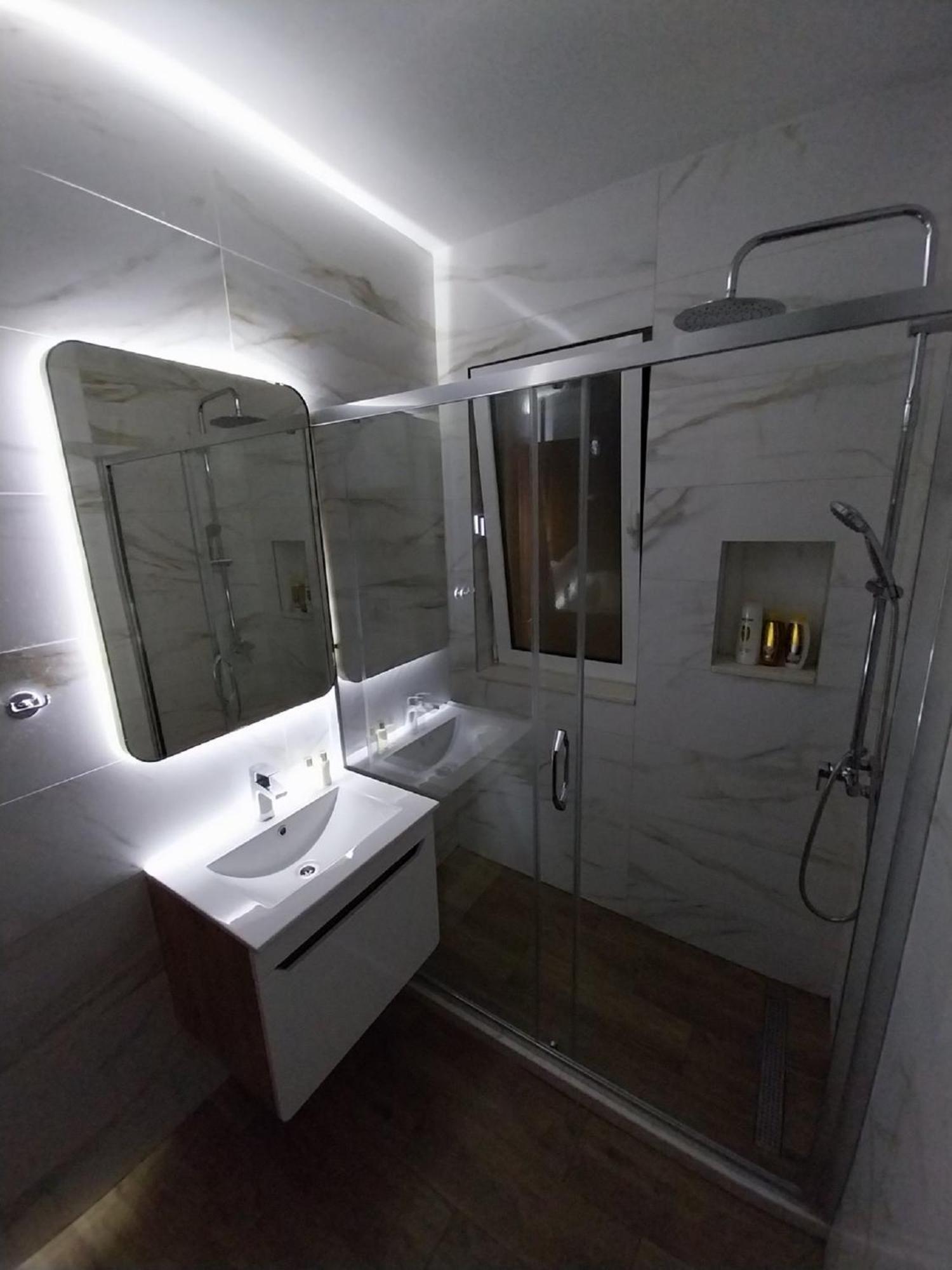 Apartments Sun House Херцег Нови Екстериор снимка