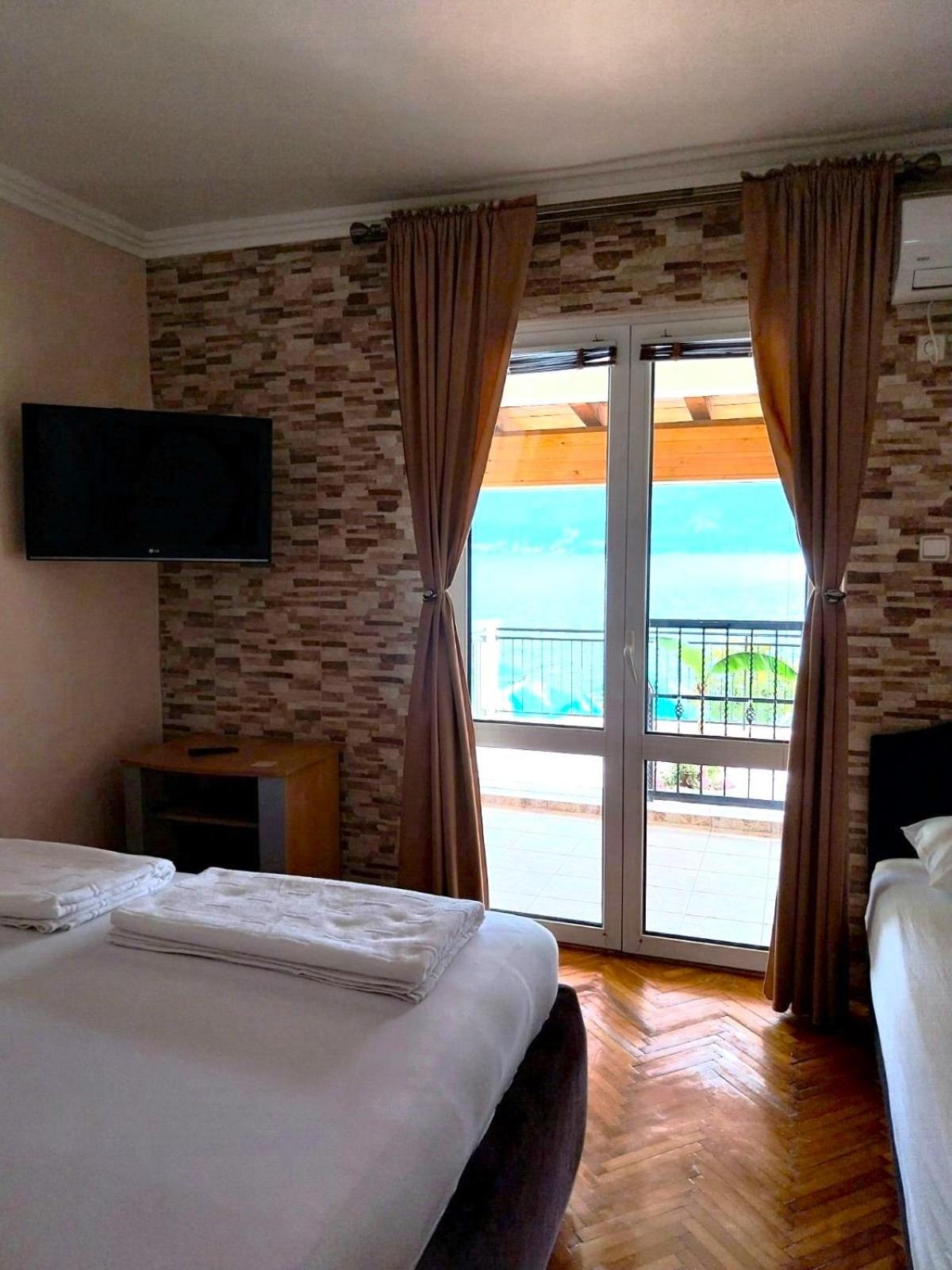 Apartments Sun House Херцег Нови Екстериор снимка