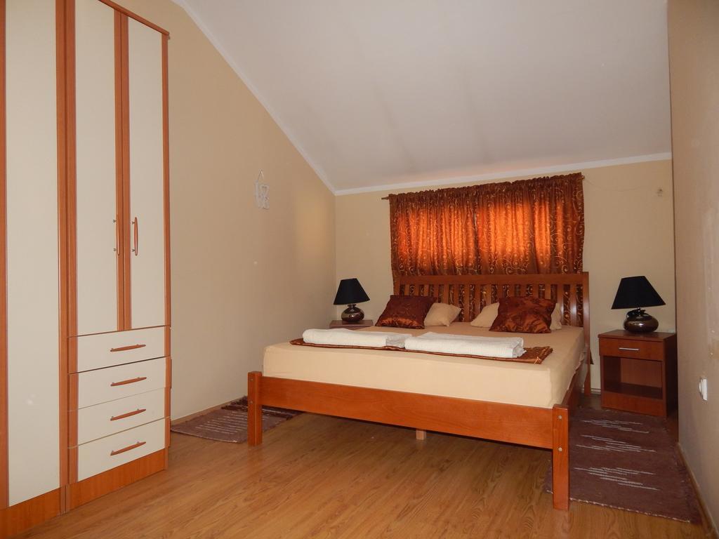 Apartments Sun House Херцег Нови Екстериор снимка