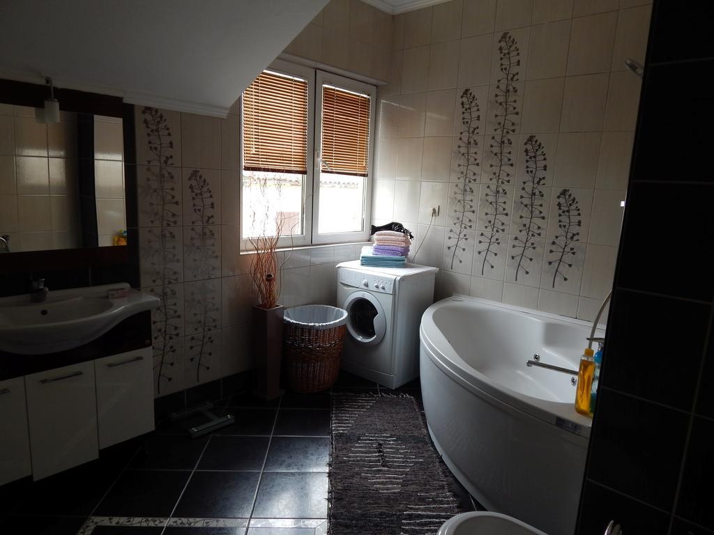 Apartments Sun House Херцег Нови Екстериор снимка